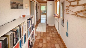 A hallway with bookshelves, a painting, a wooden ceiling, and a view into another room. - 3 bedroom gorgeous home in Halmstad (Halmstad)
