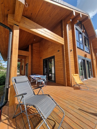 Outdoor dining. Eldeweiss Normand