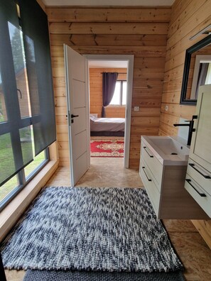 1 habitación, tabla de planchar con plancha, wifi gratis y ropa de cama