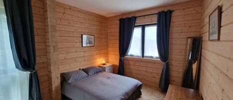 1 chambre, fer et planche à repasser, accès au Wi-Fi (inclus)