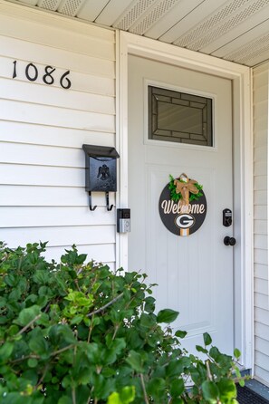 Exterior detail - Romeo’s Roscoe Retreat- Close to Lambeau and Titletown District! (Green Bay)