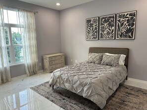 2 chambres, fer et planche à repasser, Wi-Fi gratuit, draps fournis