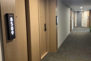 Uklassifisert bilde, 2 av 8, knapp