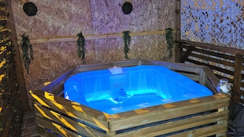 Indoor spa tub
