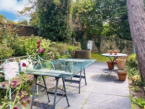 Outdoor dining - 2 bedroom accommodation in Norton St Philip, near Bath (Norton St Philip, near Bath)