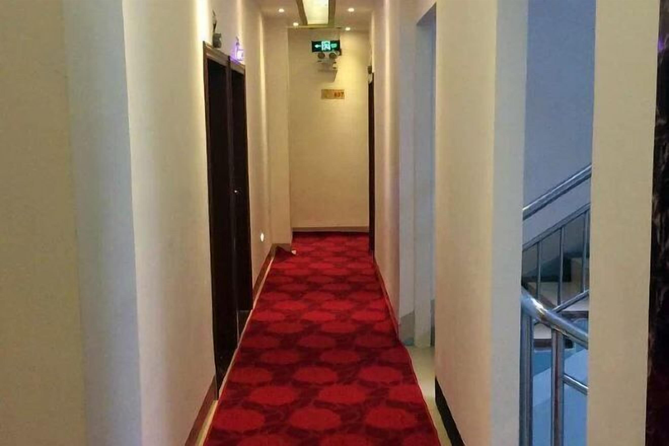 المنشأة من الداخل