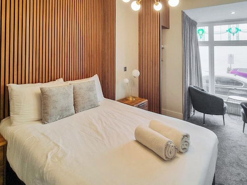 3 bedroom accommodation in Aberystwyth