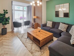TV - 3 bedroom accommodation in Aberystwyth (Aberystwyth)