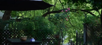Hangzhou Xuanzhe Homestay (Xihu Scenic Area Meijiawu)