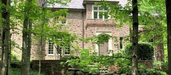 Castle with 5 bedrooms and WiFi, fitness room in fabulous Indianapolis