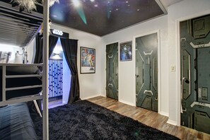 3 bedrooms, desk, iron/ironing board, free WiFi
