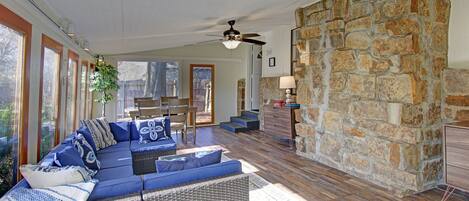 智能电视、壁炉、桌上足球、乒乓球