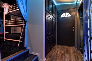 3 bedrooms, desk, iron/ironing board, free WiFi - The Space Place: Cosmic-Themed Family Getaway Near Hotspots in Tulsa, Oklahoma! (Broken Arrow)