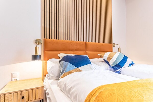 4 bedrooms, iron/ironing board, WiFi, bed sheets