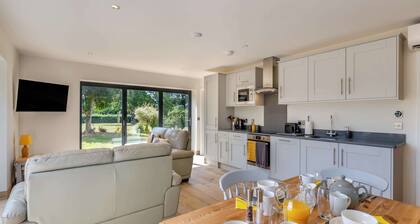 2 bedroom accommodation in Creech St Michael