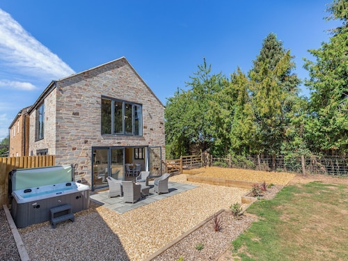 2 bedroom accommodation in Creech St Michael