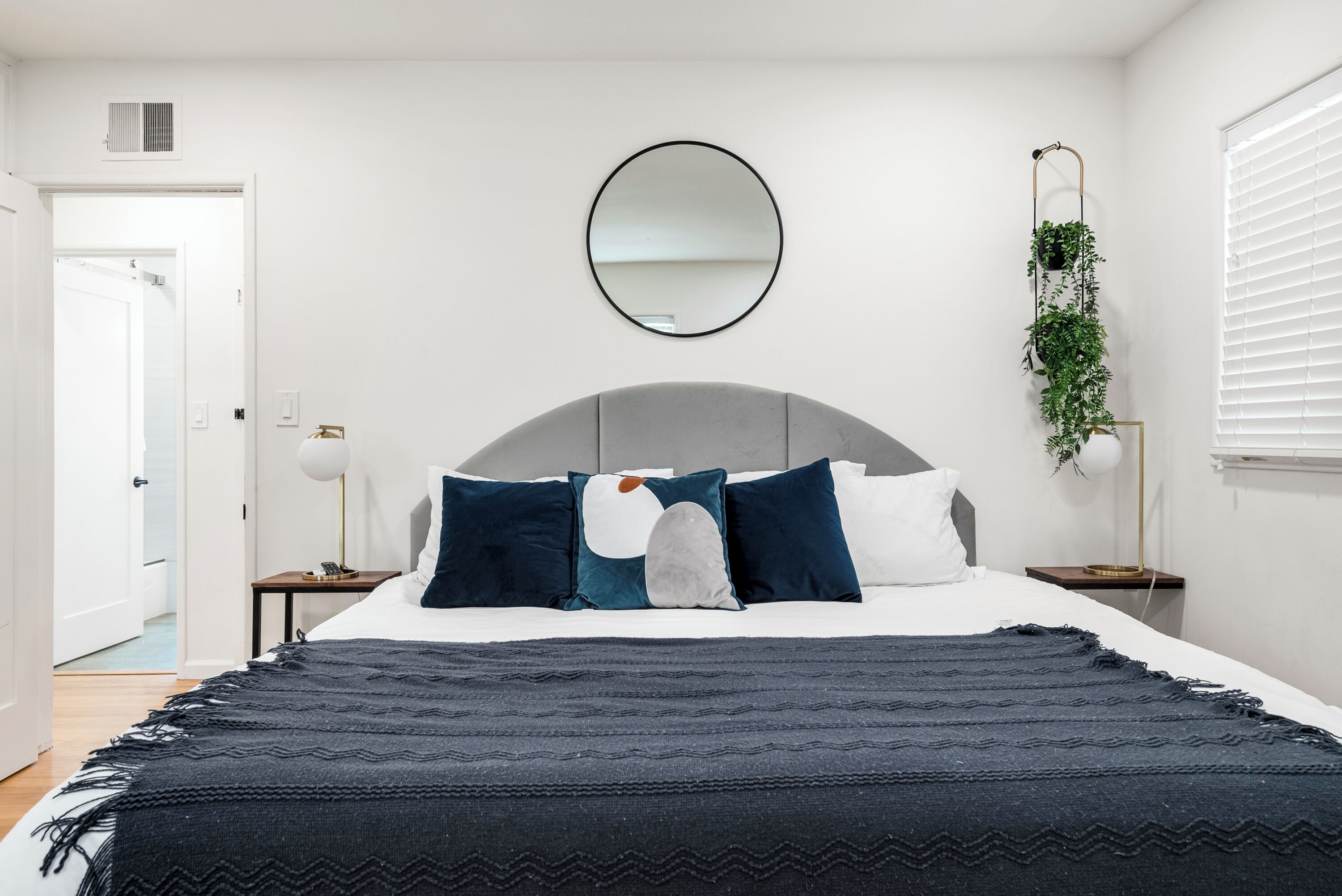 3 bedrooms, iron/ironing board, WiFi (free), bed sheets