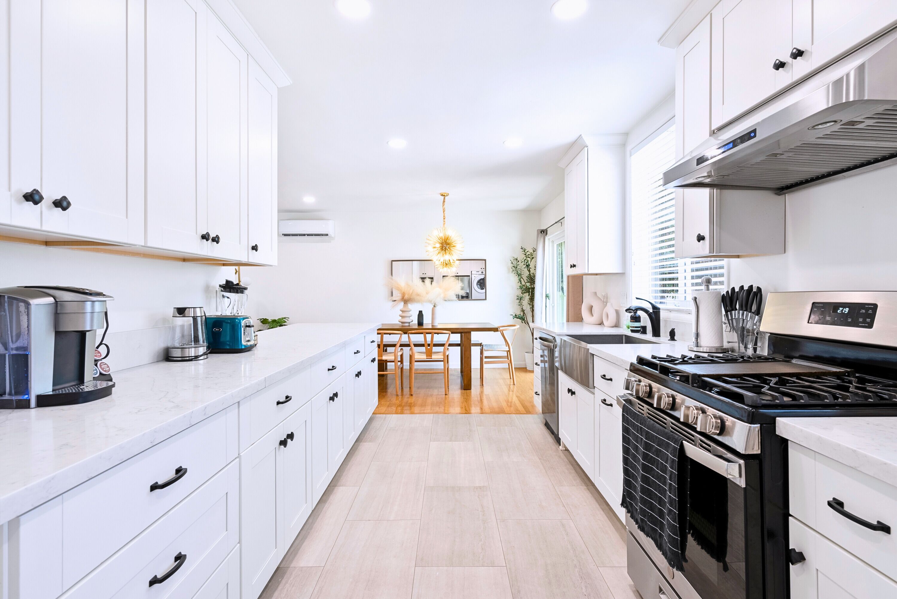 Frigorifero, microonde, forno, piano cottura