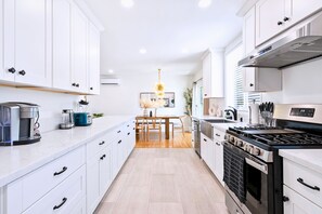 Fridge, microwave, oven, stovetop - Disney Getaway: 8-Min Drive + Cozy Yard & Firepit (Fullerton)