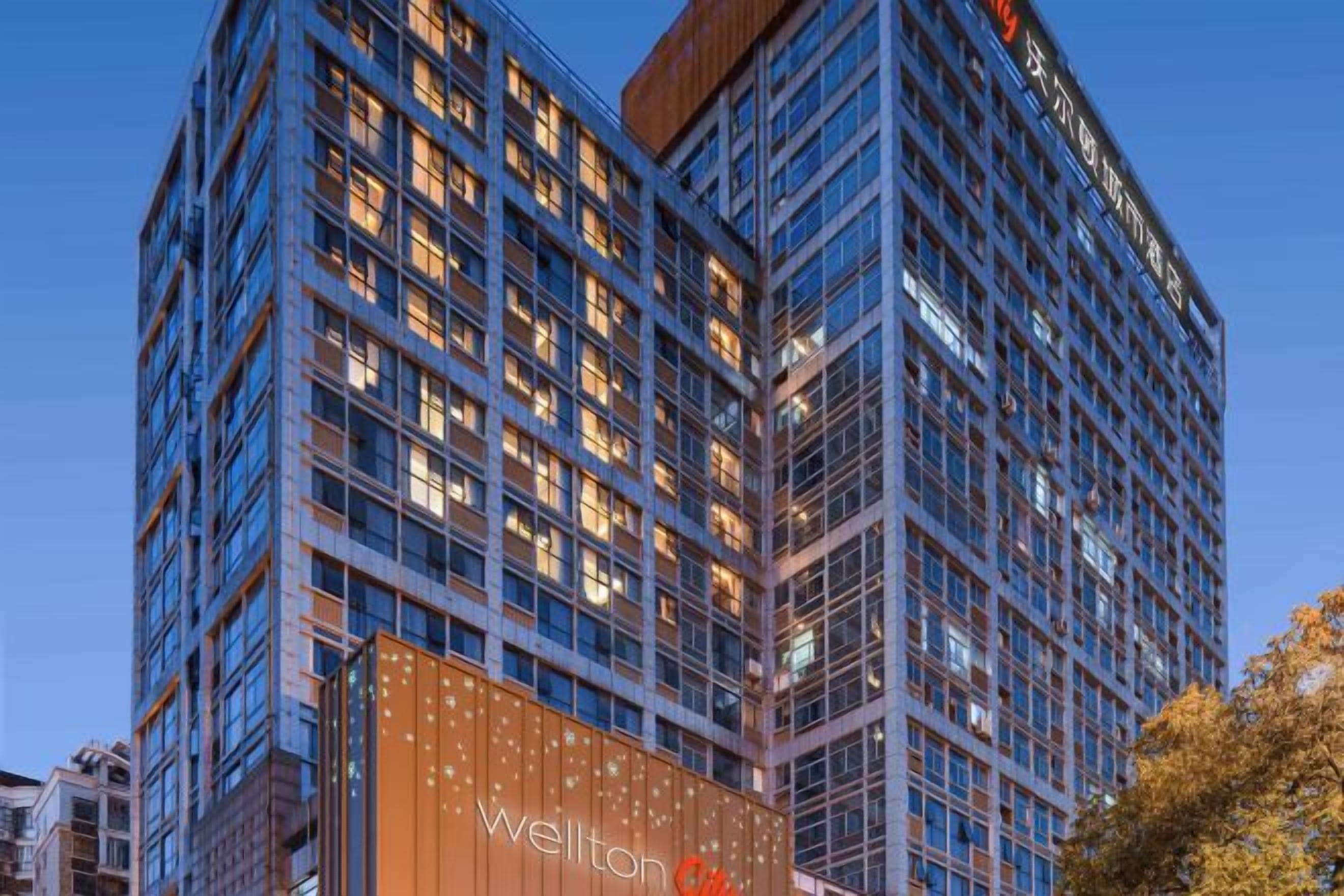 A high-rise hotel building with multiple floors and a large sign on the side.
