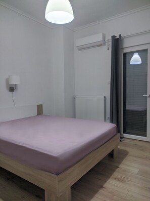 1 bedroom, desk, iron/ironing board, free WiFi - Modern flat, 15 min. walk to Acropolis (Athina)