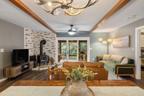 GiGi's moutain lake Cottage