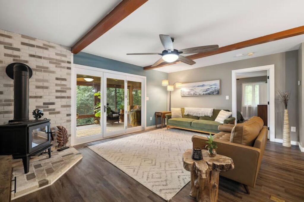 Smart TV, fireplace