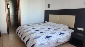 3 dormitorios, escritorio, tabla de planchar con plancha y wifi gratis
