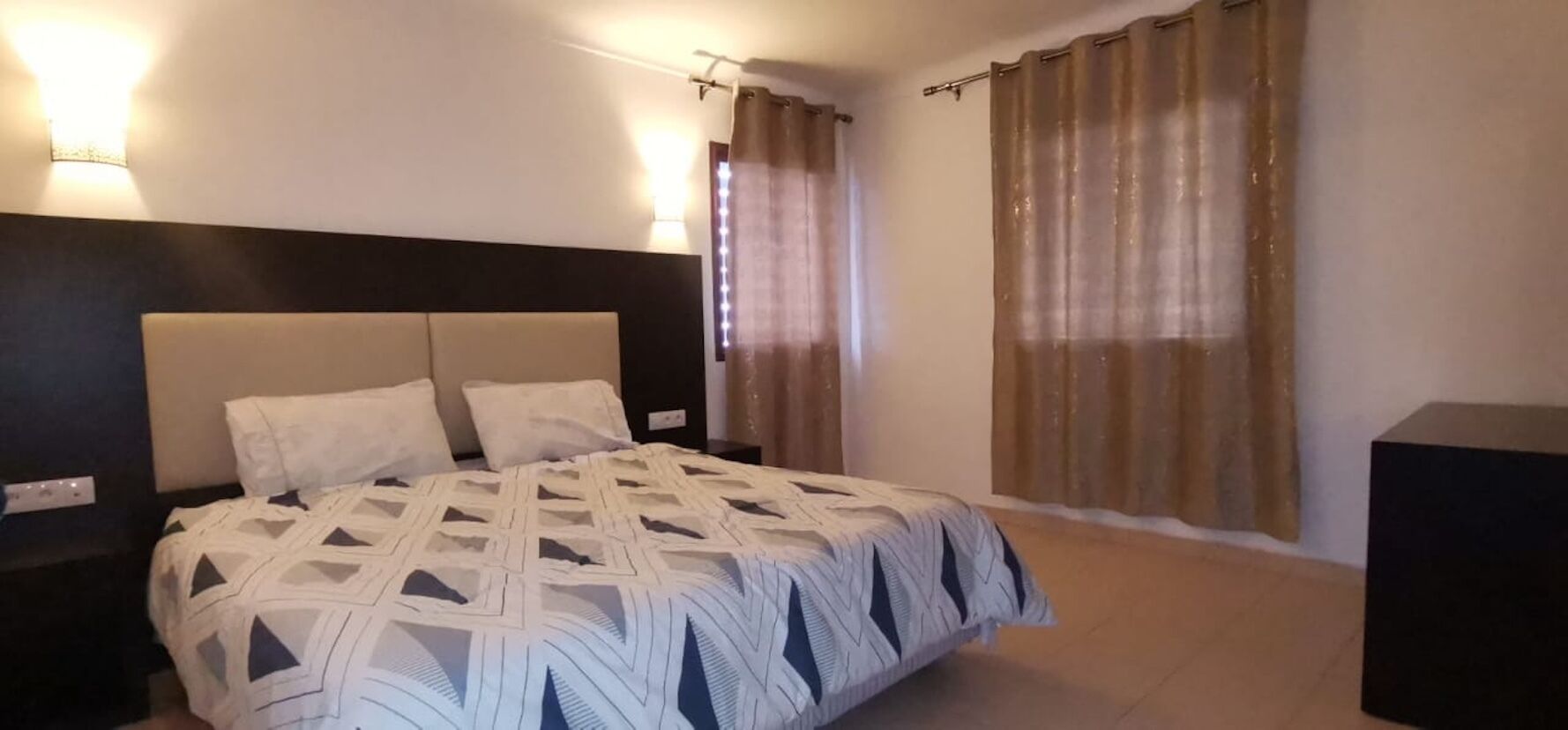 3 Schlafzimmer, Schreibtisch, Bügeleisen/Bügelbrett, kostenloses WLAN