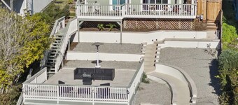 Gorgeous hillside home with ocean views!