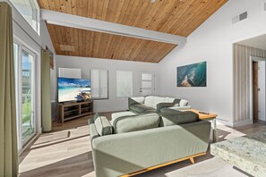 Smart TV - Gorgeous hillside home with ocean views! (Moss Beach)