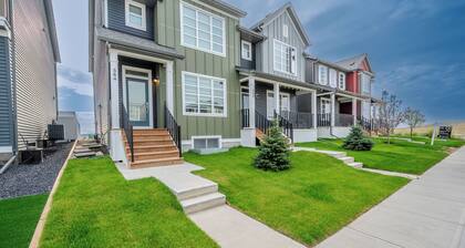 1 KING Modern Two Bedroom Secondary Suite in Airdrie Alberta