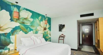 Shangri-La Business Hotel