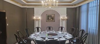 Shangri-La Business Hotel