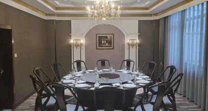 Shangri-La Business Hotel