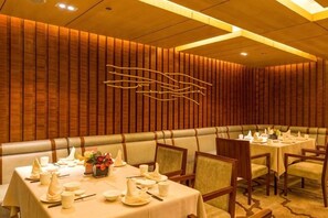 Unclassified image, 5 of 91, button - Huanuo Xinjinglun International Hotel (Changzhi)
