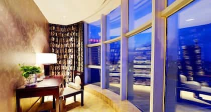 Huanuo Xinjinglun International Hotel