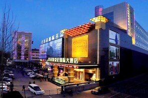 Unclassified image, 3 of 91, button - Huanuo Xinjinglun International Hotel (Changzhi)