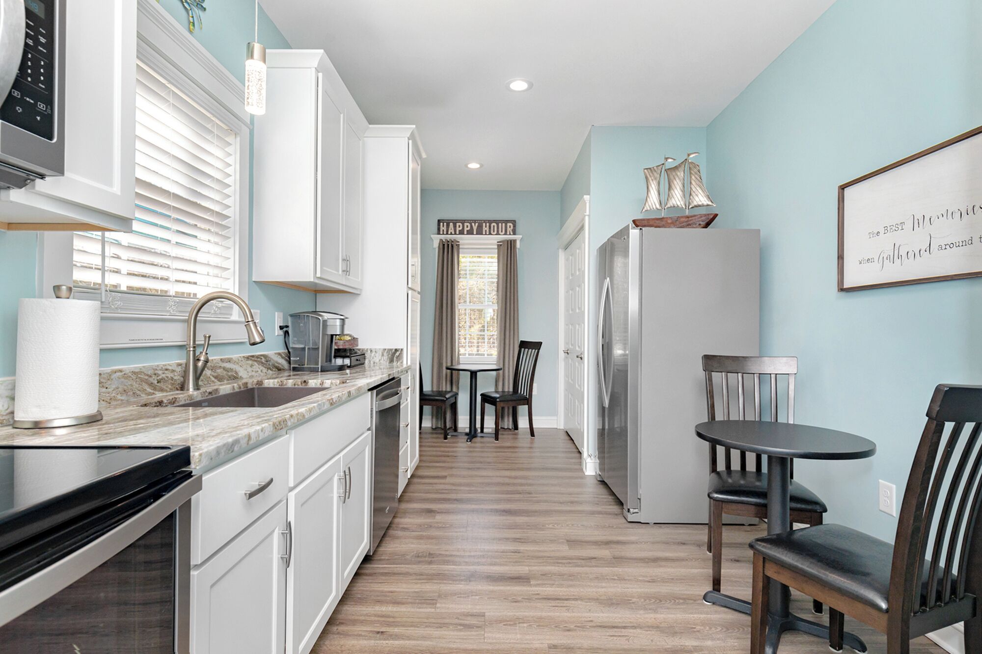 ثلاجة، ميكروويف، فرن، موقد طهي مسطح