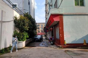 Self parking - Pingyang Shenzhou Hotel (Pingyang)