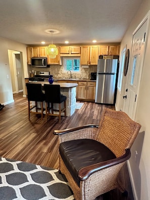 Interior - Charming 2-bedroom cottage with Lake Access to School Section Lake (Mecosta)