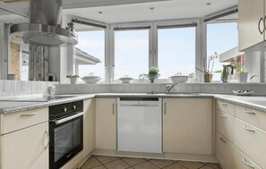 Fridge, oven, stovetop, dishwasher - Stunning home in Haderslev with WiFi (Haderslev)