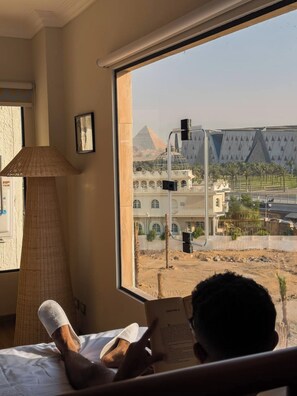 Interior - "Hot Tub on the Pyramid view, 2 bedroom with AC, WiFi in Giza, a Bohemian dream (Giza)