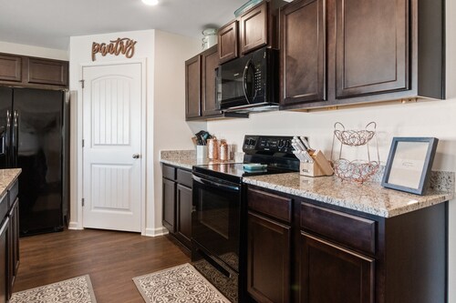 Spacious 4BR Bama Retreat Near Stadium