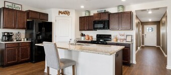 Spacious 4BR Bama Retreat Near Stadium