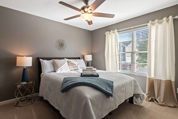 4 habitaciones, escritorio, tabla de planchar con plancha y wifi gratis 