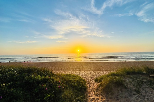 In Strandnähe, Liegestühle, Strandtücher