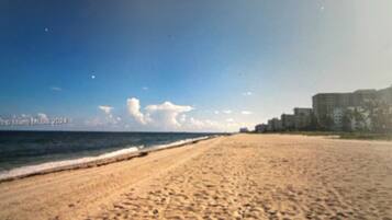 Camastros y toallas de playa