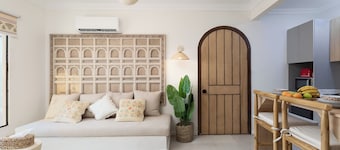 "Grand Museum view: Earthy historic1-bedroom apartment in Giza with AC, WiFi