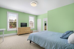 3 bedrooms, desk, free WiFi, bed sheets